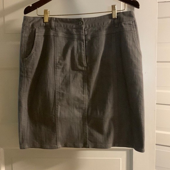 This is a gorgeous summer grey denim blend skirt suit by Eric Alexandre - Picture 1 of 7